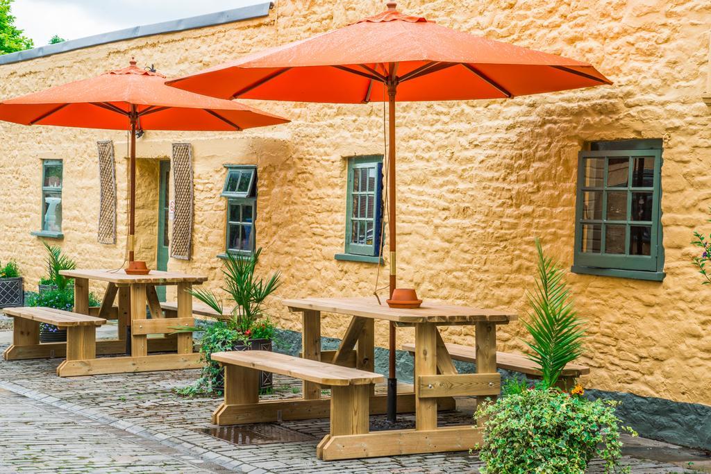 The Dolphin Hotel Wincanton Bagian luar foto